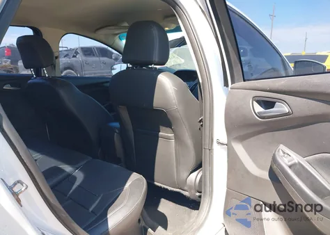 2016 Ford Focus Se z USA, uszkodzony, nr VIN 1FADP3F21GL286169